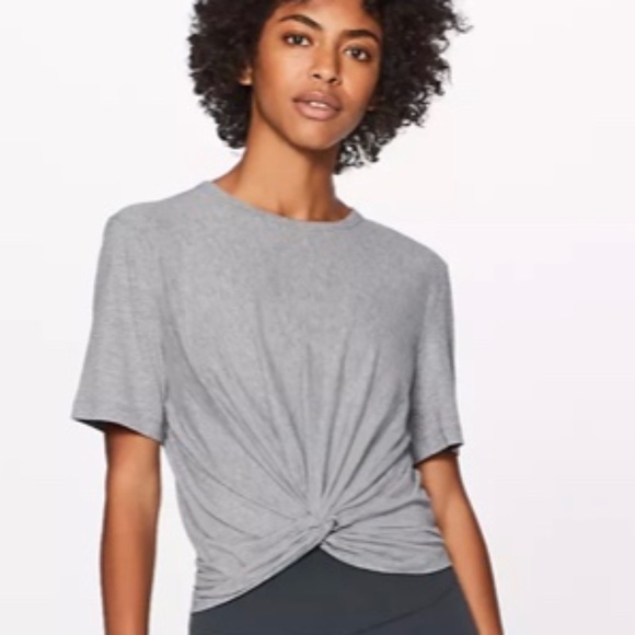 Lululemon Crescent Short Sleeve T-Shirt in Heathered Gray Size 6 - Picture 1 of 5